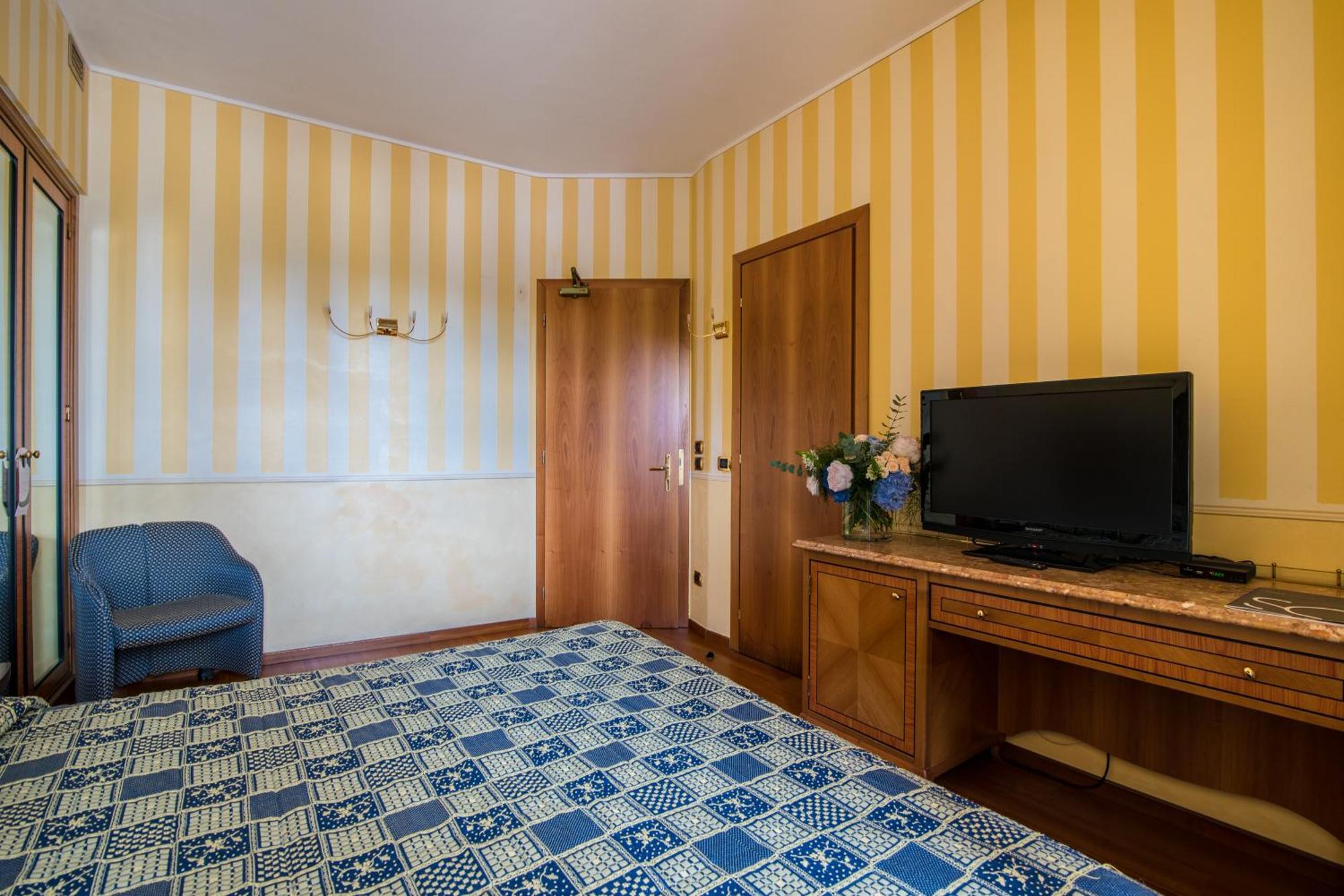 Hotel Porta Del Sole Soiano Del Lago Exteriör bild