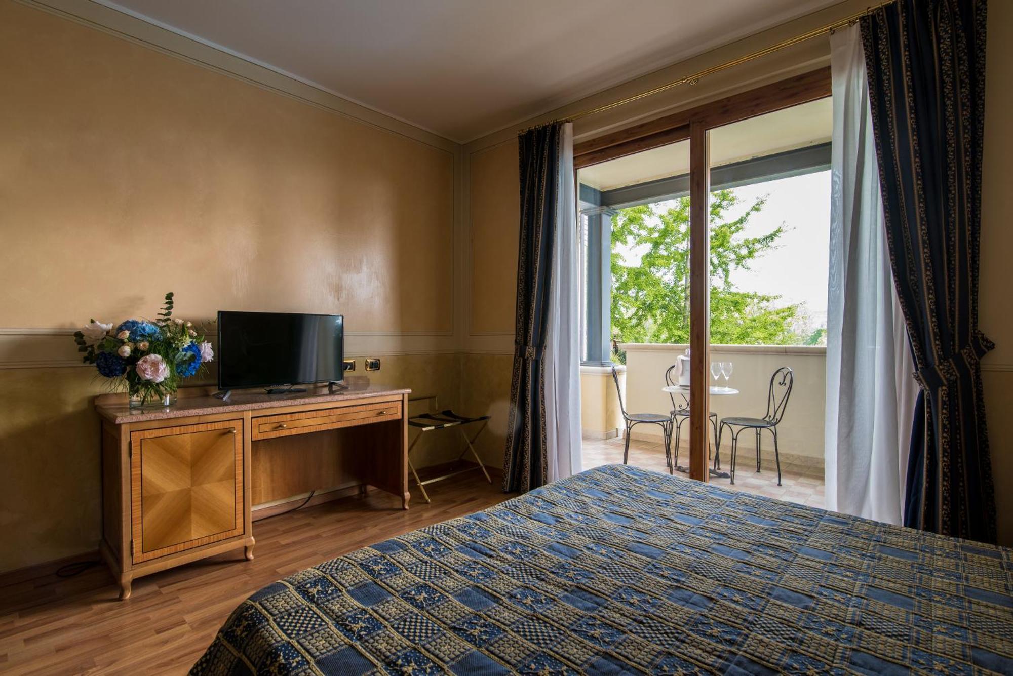 Hotel Porta Del Sole Soiano Del Lago Exteriör bild