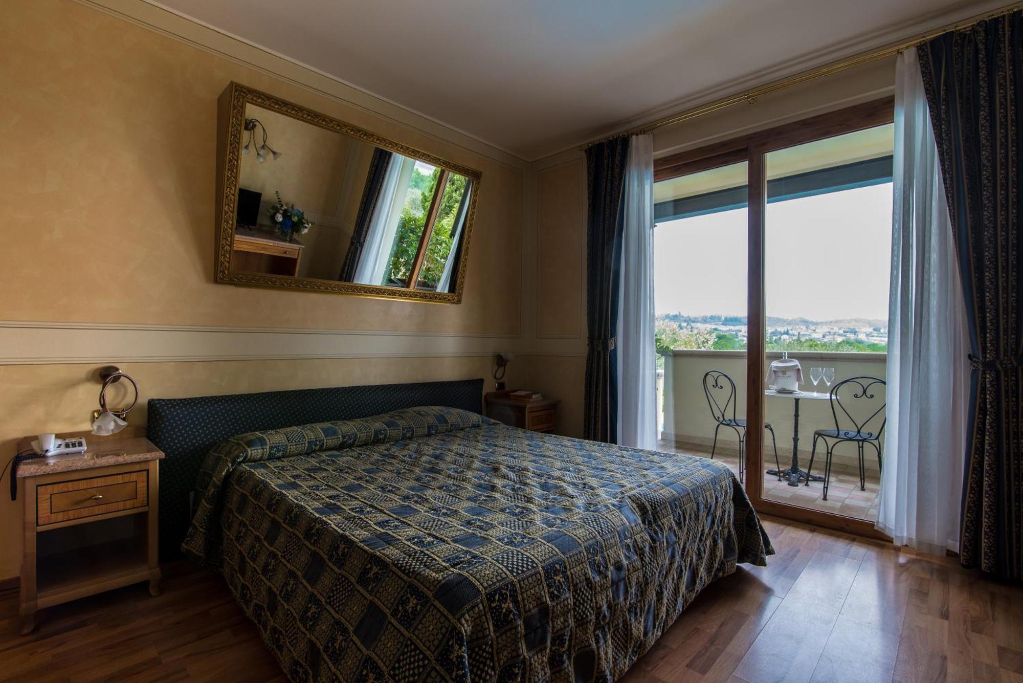 Hotel Porta Del Sole Soiano Del Lago Exteriör bild