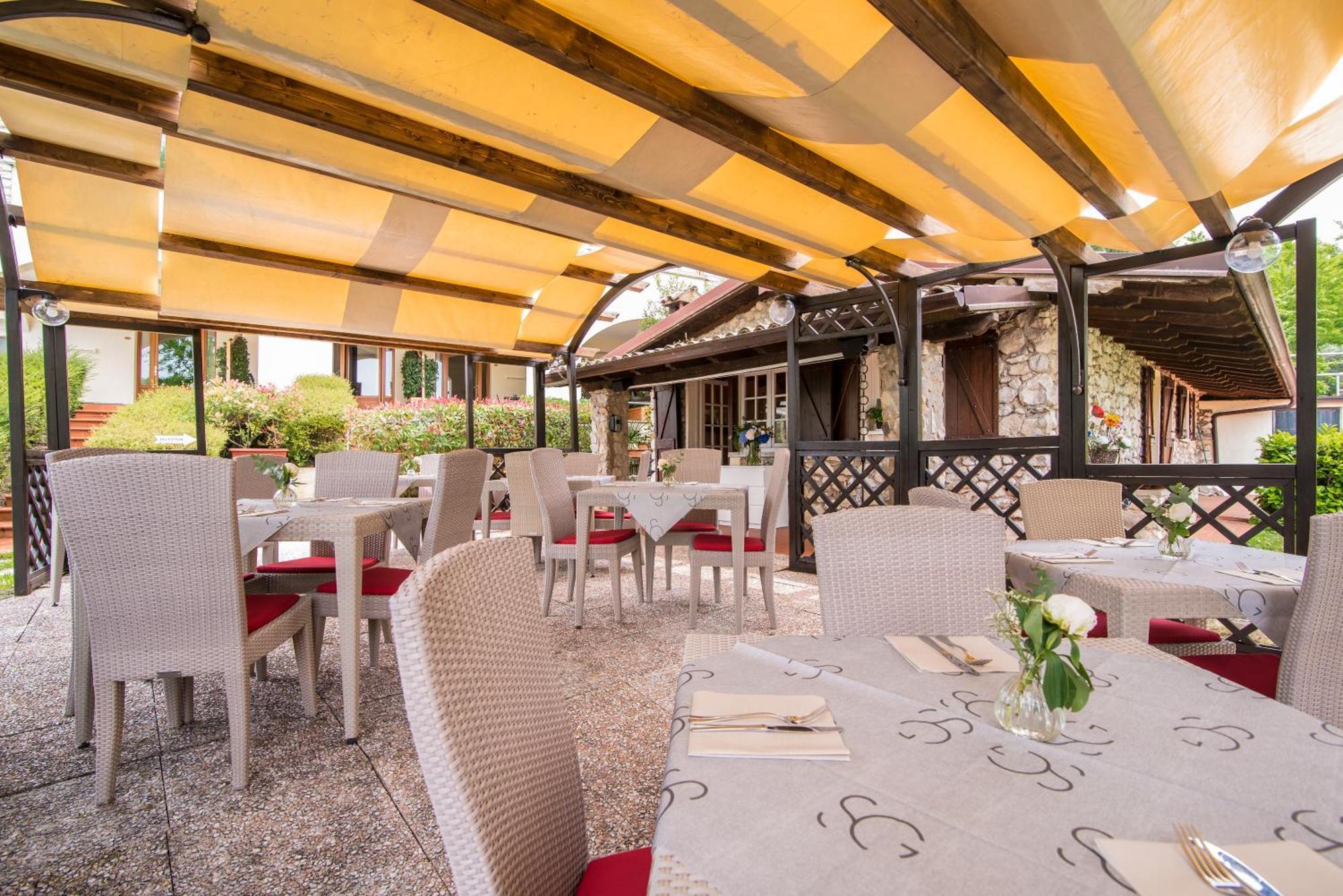Hotel Porta Del Sole Soiano Del Lago Exteriör bild