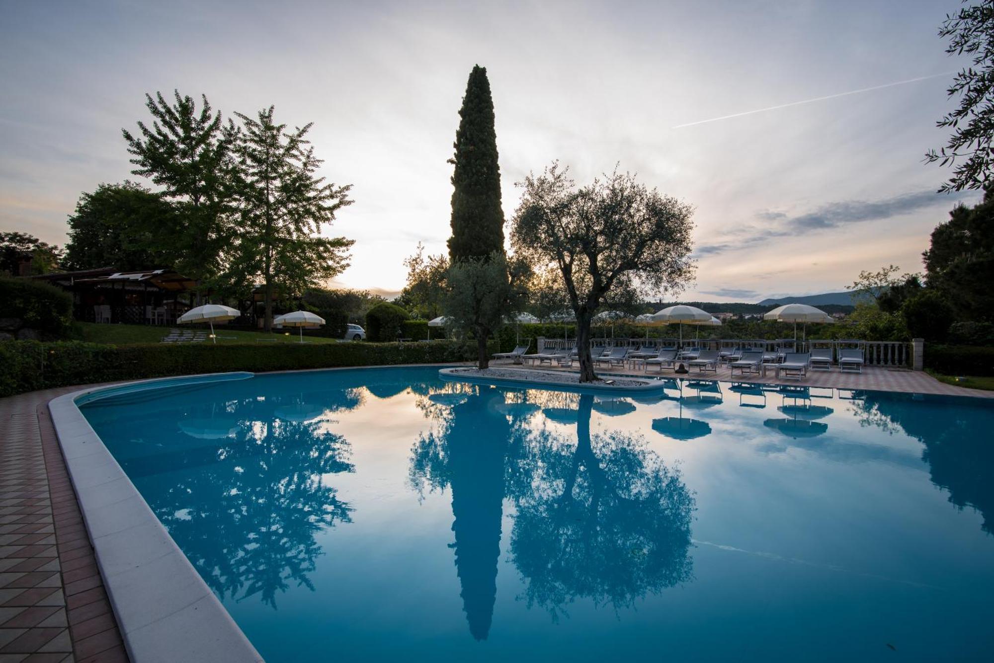 Hotel Porta Del Sole Soiano Del Lago Exteriör bild