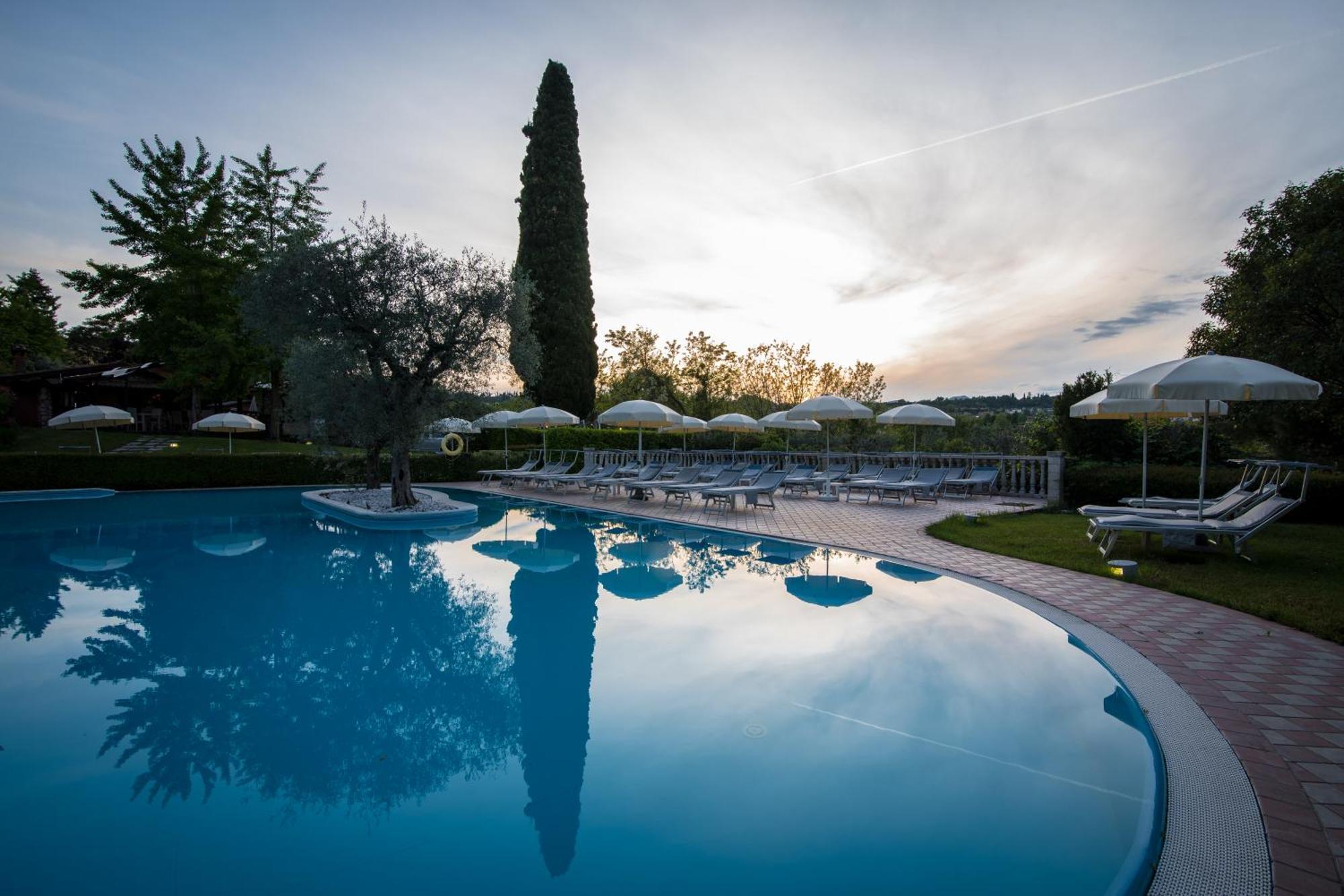 Hotel Porta Del Sole Soiano Del Lago Exteriör bild