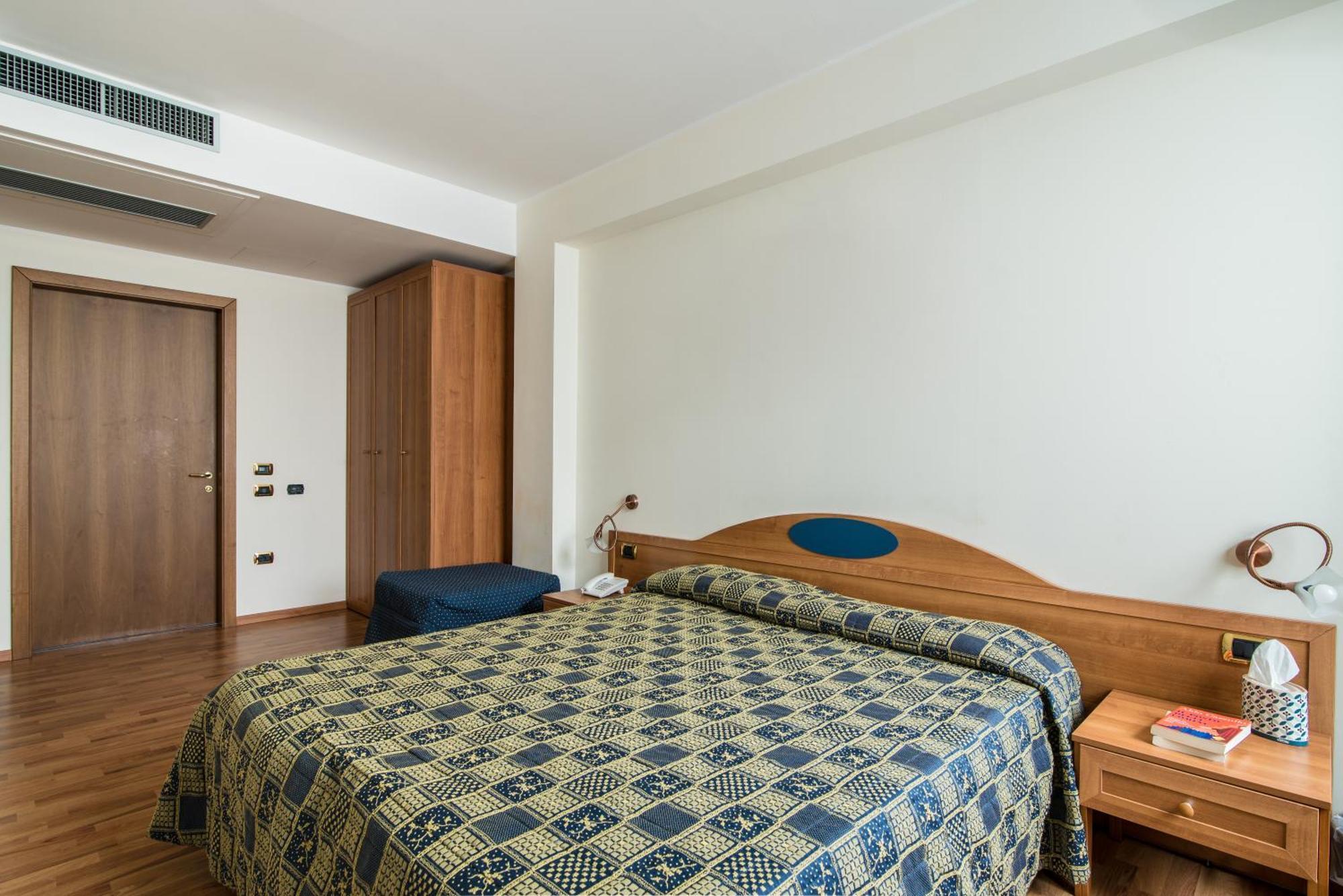 Hotel Porta Del Sole Soiano Del Lago Exteriör bild